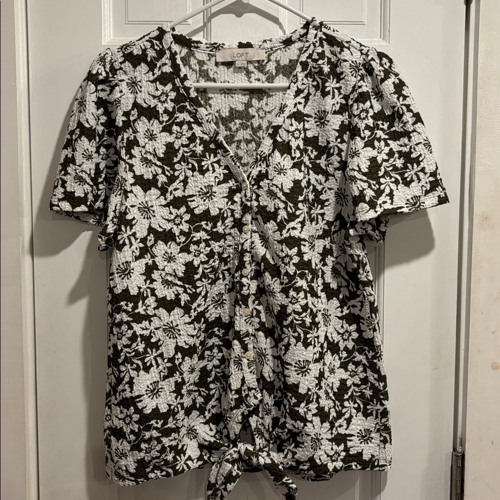 LOFT green and White Floral Top